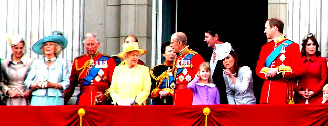 The British Royal Family on the balcony of Buckingham Palace, 16 June 2012, Carfax2 edit